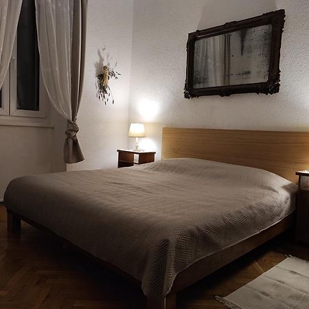 Apartman Riva 2 Komiža Esterno foto